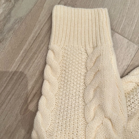 SALE 🛍NWOT White knit sweater - Picture 5 of 5